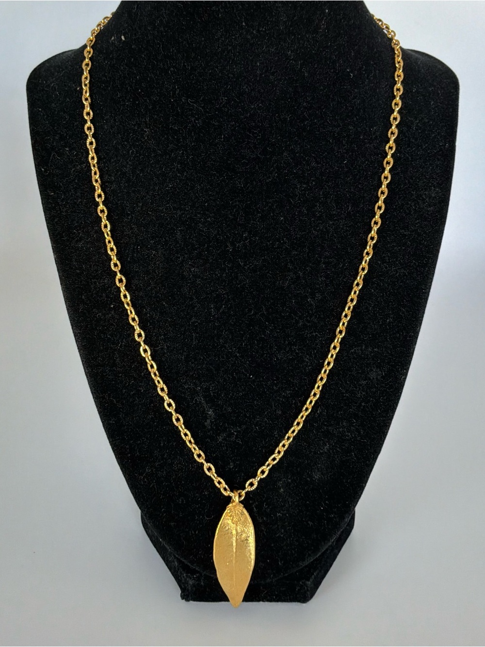 Gold Tone Textured Chain Necklace with Leaf Pendant Adjustable